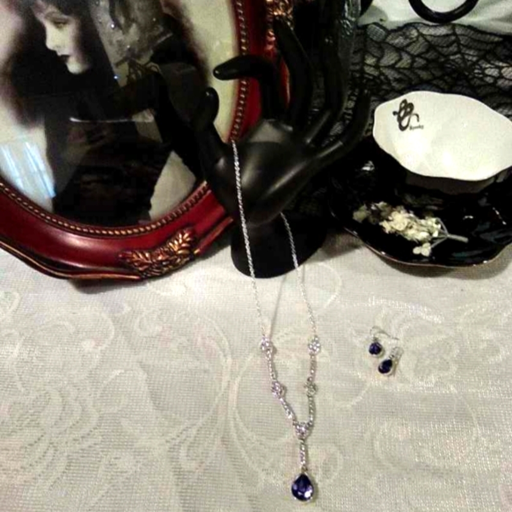 Victorian Gothic Necklace - Picture 1 of 4